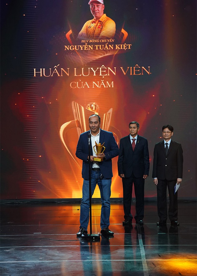 Năm thành công của bóng chuyền nữ Việt Nam, 4T Thanh Thúy ẵm cú đúp giải thưởng Cúp Chiến Thắng 2023   - Ảnh 2.