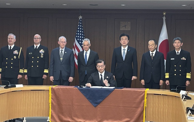 Nhật Bản ký kết mua 400 tên lửa Tomahawk của Mỹ - Ảnh 1.