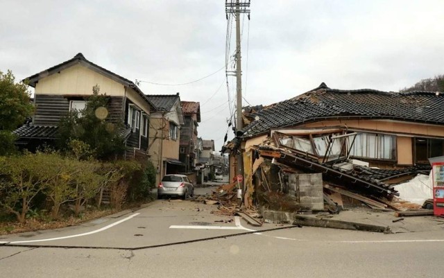 Nhật Bản khẩn trương khắc phục hậu quả động đất - Ảnh 1.