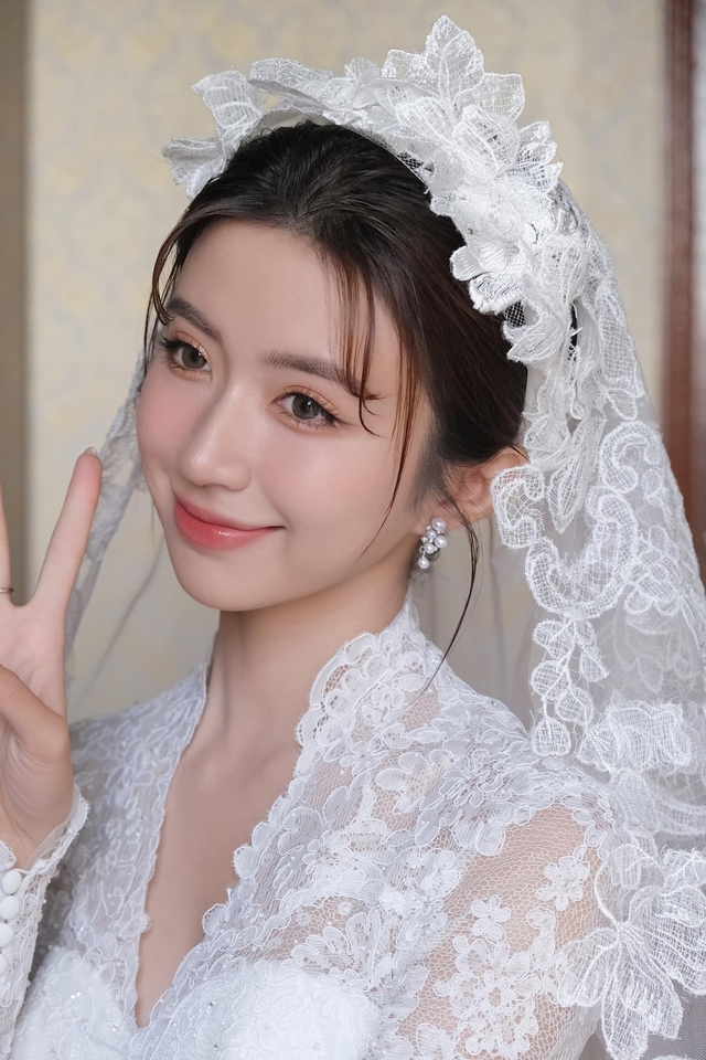 Diễn viên Ngọc Huyền làm cô dâu xinh đẹp ở quê nhà - Ảnh 3.