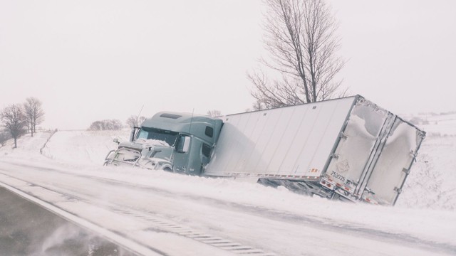 Gần 100 người tử vong do bão mùa đông ở Mỹ - Ảnh 1.