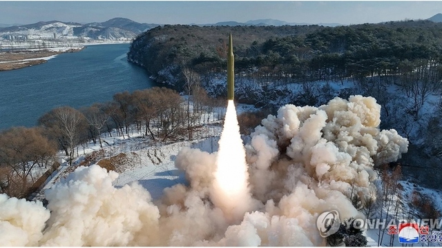 Triều Tiên phóng tên lửa hành trình hướng ra Hoàng Hải - Ảnh 1.