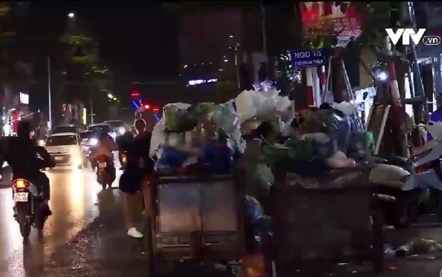 Nhức nhối các bãi rác tự phát trên địa bàn thủ đô Hà Nội - Ảnh 4.