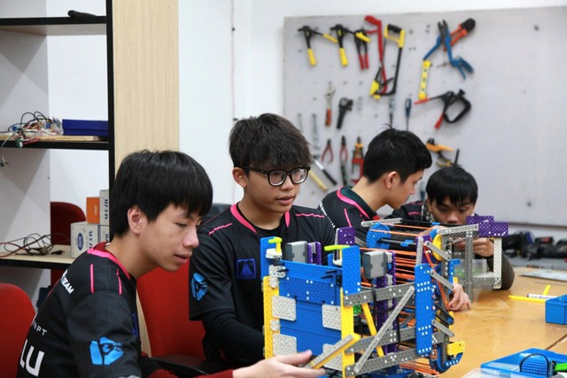 Học sinh Hà Nội sẽ tham gia Giải vô địch về robot lớn nhất thế giới - Ảnh 1.