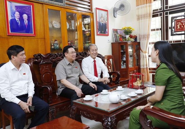 Chủ tịch Quốc hội Vương Đình Huệ tưởng nhớ, tri ân cố Chủ tịch Quốc hội Nguyễn Hữu Thọ - Ảnh 2.