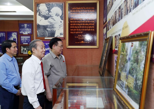 Chủ tịch Quốc hội Vương Đình Huệ tưởng nhớ, tri ân cố Chủ tịch Quốc hội Nguyễn Hữu Thọ - Ảnh 3.