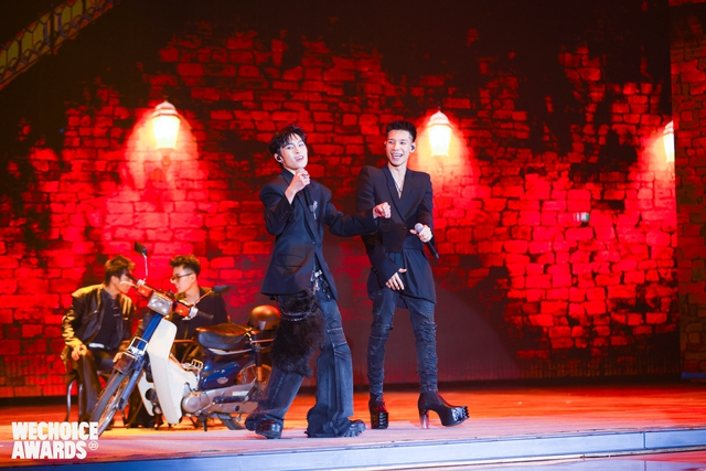 WeChoice Awards 2023: Đen Vâu tự hào hát với “những người bình thường”, diva Mỹ Linh thử debut cùng dàn Chị đẹp - Ảnh 3.