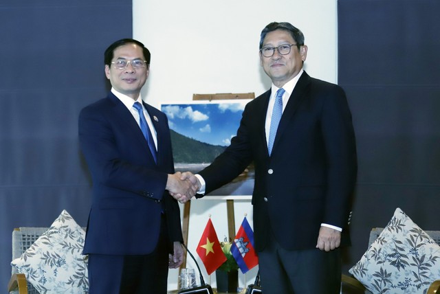 Việt Nam và Campuchia nhất trí phối hợp chặt chẽ, hỗ trợ Lào đảm nhiệm thành công vai trò Chủ tịch ASEAN 2024 - Ảnh 1.