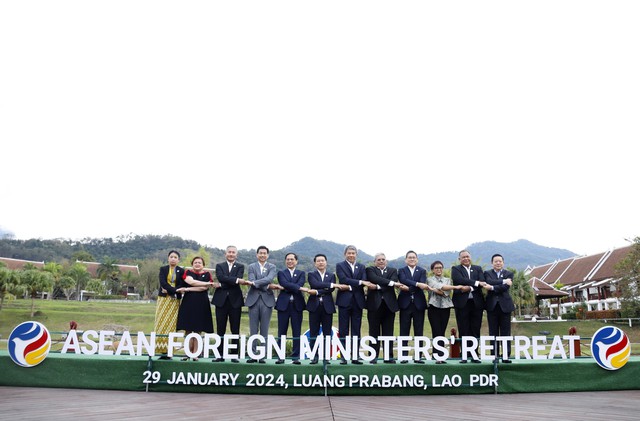 Hội nghị hẹp Bộ trưởng Ngoại giao ASEAN 2024 tại Lào: ASEAN - Thúc đẩy kết nối và tự cường - Ảnh 1.