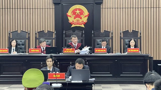 Xét xử vụ Việt Á: Dẫn giải ông Chu Ngọc Anh và ông Nguyễn Thanh Long đến tòa - Ảnh 5.