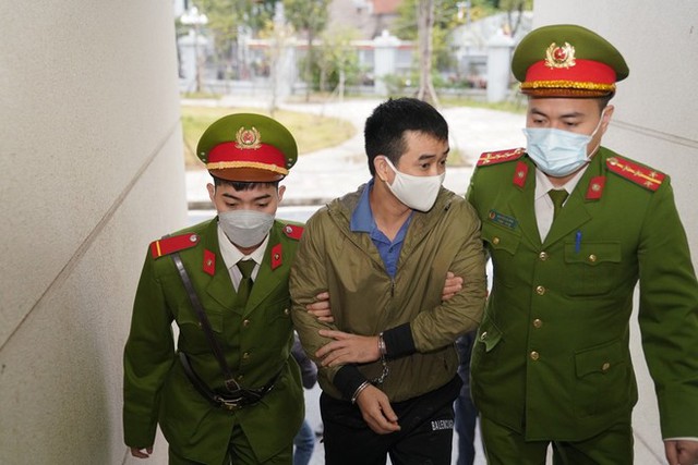 Xét xử vụ Việt Á: Dẫn giải ông Chu Ngọc Anh và ông Nguyễn Thanh Long đến tòa - Ảnh 3.