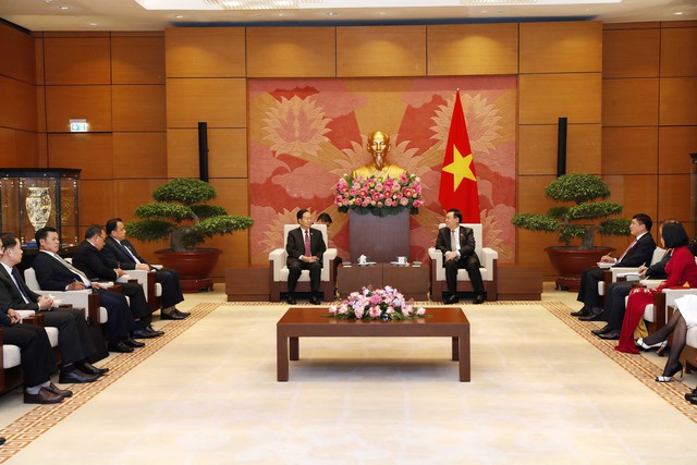 Chủ tịch Quốc hội Vương Đình Huệ tiếp Phó Chủ tịch Quốc hội Lào Chaleun Yiapaoher - Ảnh 3.