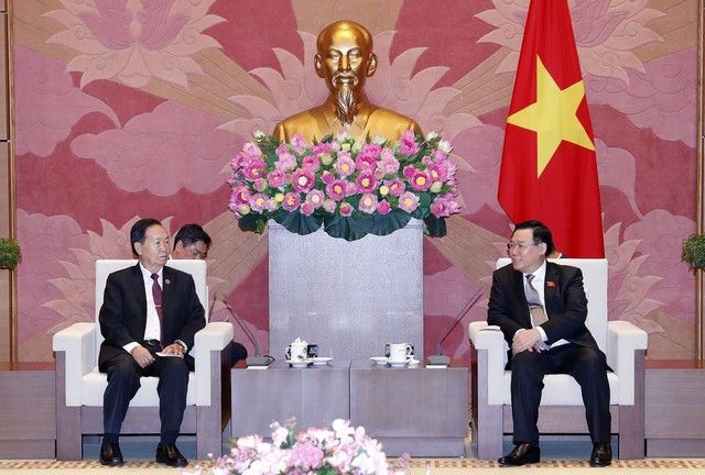 Chủ tịch Quốc hội Vương Đình Huệ tiếp Phó Chủ tịch Quốc hội Lào Chaleun Yiapaoher - Ảnh 2.