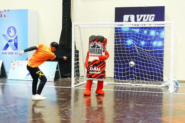 ĐH Duy Tân bật tinh thần chiến binh, giành ngôi quán quân VUG Futsal Championship 2023 - Ảnh 1.