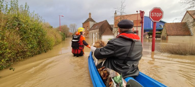 Lũ lụt trên diện rộng tại châu Âu - Ảnh 2.