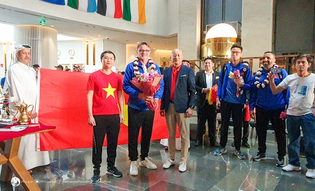 ĐT Việt Nam được đón tiếp chu đáo và nồng nhiệt tại Doha, Qatar - Ảnh 13.