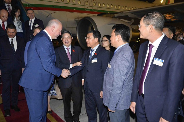 Chủ tịch Quốc hội Bulgaria Rossen Dimitrov Jeliazkov đến Hà Nội, bắt đầu chuyến thăm chính thức Việt Nam - Ảnh 3.