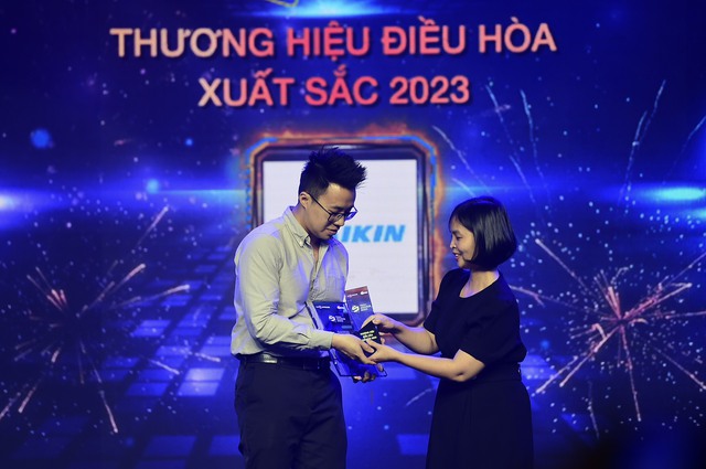 Tech Awards 2023: Huawei thắng hạng mục hương hiệu Xanh, iPhone 15 Pro Max là điện thoại xuất sắc nhất - Ảnh 2.
