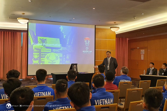 AFC họp với đội tuyển Việt Nam để phổ biến luật thi đấu và cập nhật những nét mới tại Asian Cup 2023 - Ảnh 1.