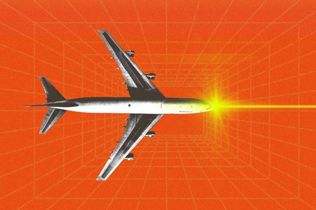 Mỹ cảnh báo vấn nạn chiếu tia laser vào máy bay - Ảnh 1.