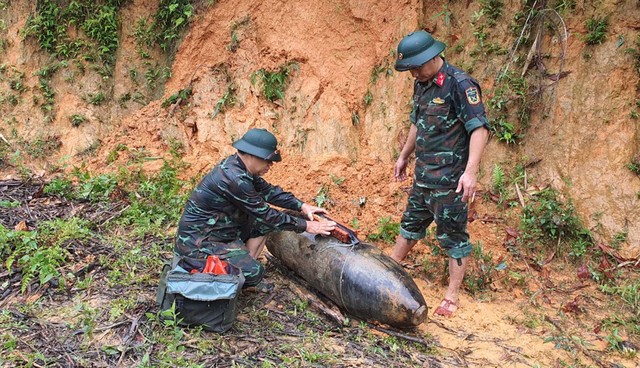 Nghệ An: Huỷ nổ bom nặng 350kg nằm dưới móng nhà - Ảnh 1.