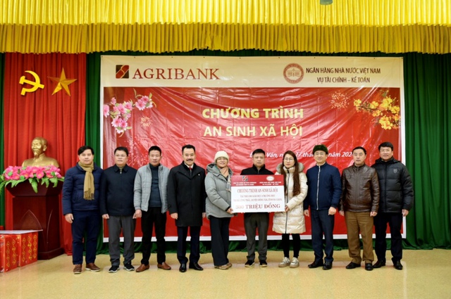 Agribank triển khai Chương trình “chung tay vì người nghèo” Xuân Giáp Thìn - Ảnh 4.