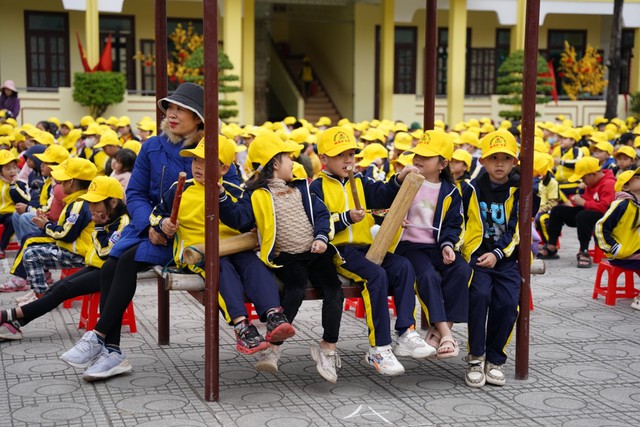 Quảng Bình: Bài chòi mừng xuân trong trường học - Ảnh 3.