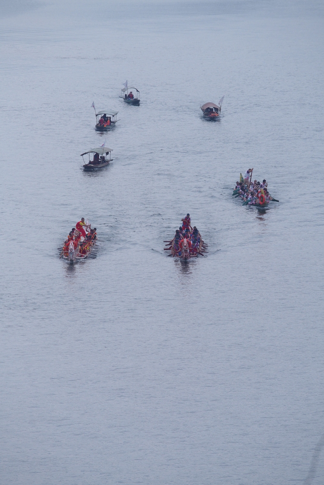 Tuyên Quang: Sôi nổi lễ hội đua thuyền trên sông Lô đầu năm mới - Ảnh 3.