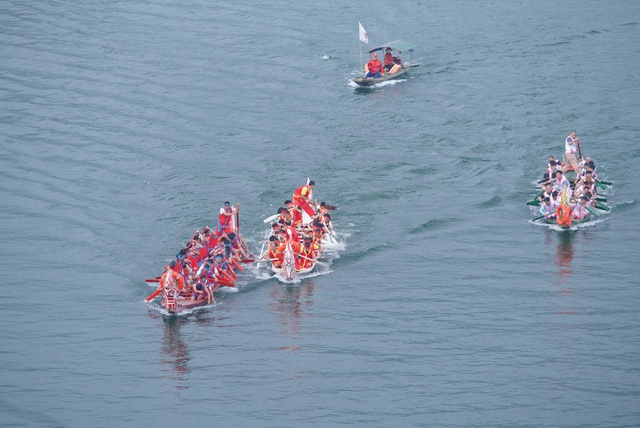 Tuyên Quang: Sôi nổi lễ hội đua thuyền trên sông Lô đầu năm mới - Ảnh 4.