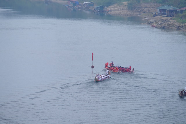 Tuyên Quang: Sôi nổi lễ hội đua thuyền trên sông Lô đầu năm mới - Ảnh 5.