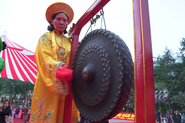 Lãnh đạo TP Hà Nội dâng hương tưởng nhớ Hoàng đế Quang Trung tại lễ hội Gò Đống Đa - Ảnh 6.