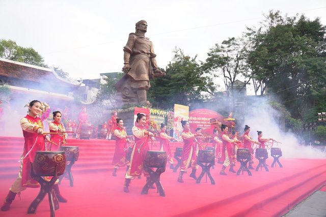 Lãnh đạo TP Hà Nội dâng hương tưởng nhớ Hoàng đế Quang Trung tại lễ hội Gò Đống Đa - Ảnh 7.