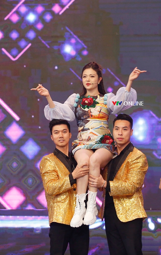 Hồng Diễm, Quỳnh Kool và dàn nữ diễn viên lập nhóm Chị Đẹp, nhảy cực cháy - Ảnh 3.