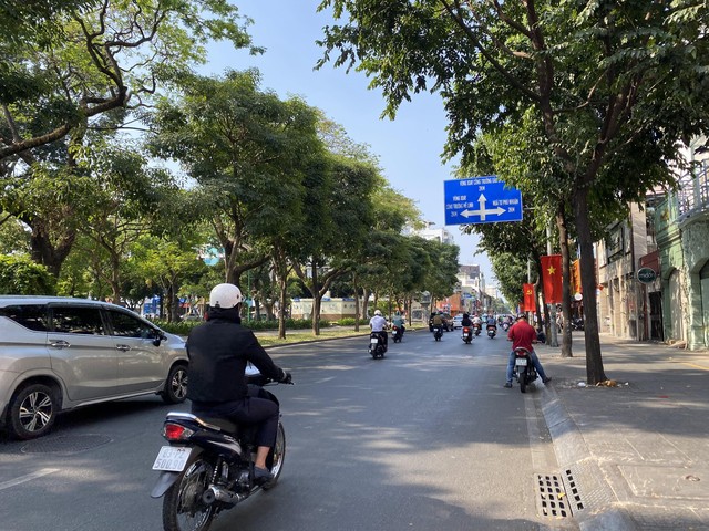 Giao thông TP Hồ Chí Minh thông thoáng ngày đầu tiên đi làm sau Tết - Ảnh 6.