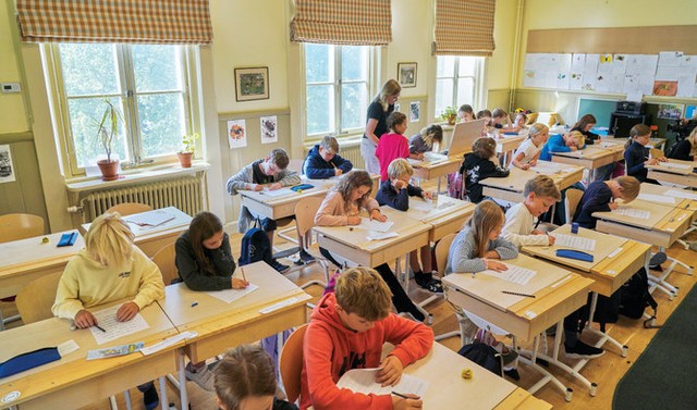 Thụy Điển cân nhắc không sử dụng máy tính bậc tiểu học - Ảnh 1.