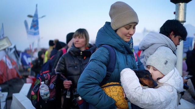 Anh gia hạn visa tới 18 tháng cho người tị nạn Ukraine - Ảnh 1.