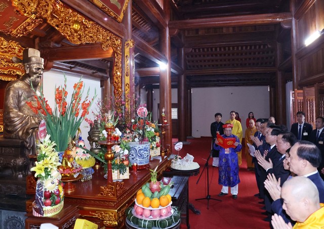 Chủ tịch nước dự khai bút đầu Xuân tại Khu lưu niệm Nguyễn Trãi - Ảnh 2.