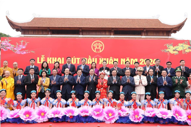 Chủ tịch nước dự khai bút đầu Xuân tại Khu lưu niệm Nguyễn Trãi - Ảnh 3.
