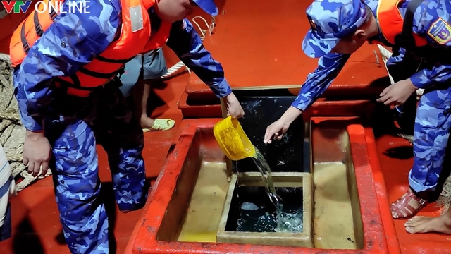 Bắt giữ gần 200.000 lít dầu DO vận chuyển trái phép trên vùng biển Tây Nam - Ảnh 1.