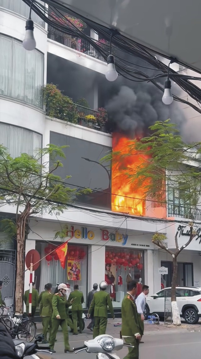 Hải Phòng: Kịp thời dập tắt đám cháy tại căn nhà 5 tầng - Ảnh 1.