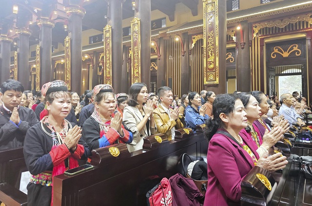 Hàng vạn du khách tham dự khai hội Xuân Yên Tử năm 2024 - Ảnh 3.