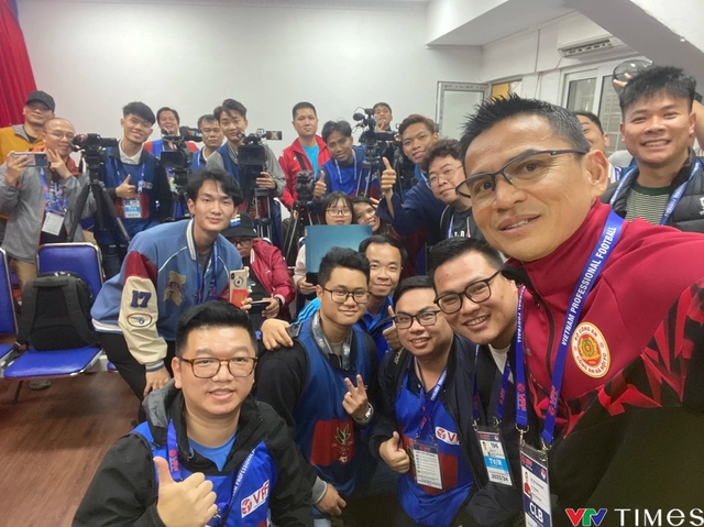 HLV Kiatisuk thân thiện, chuyên nghiệp, mong muốn nhiều cầu thủ Việt Nam sang chơi bóng ở Thai League. - Ảnh 3.