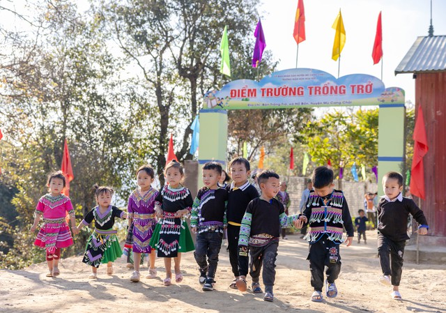 Điểm trường mới cho 35 em bé người Mông ở Mù Cang Chải trước thềm năm mới - Ảnh 2.