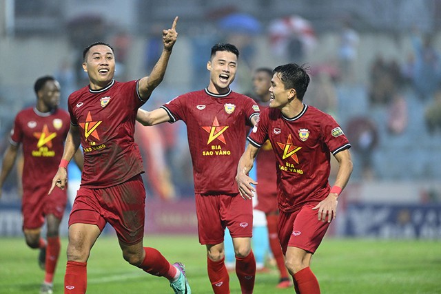 Vòng 10 V.League 2023/24 | Hồng Lĩnh Hà Tĩnh lại thắng, HAGL gây thất vọng - Ảnh 1.