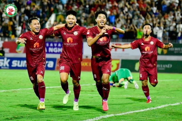 Vòng 10 V.League 2023/24 | Đội đầu bảng Thép Xanh Nam Định gục ngã ở Quy Nhơn - Ảnh 3.