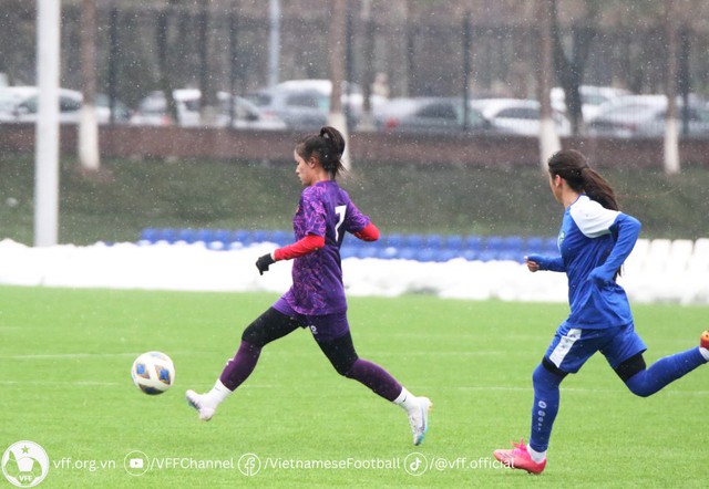 ĐT U20 nữ Việt Nam cầm hoà chủ nhà Uzbekistan dưới mưa tuyết - Ảnh 4.
