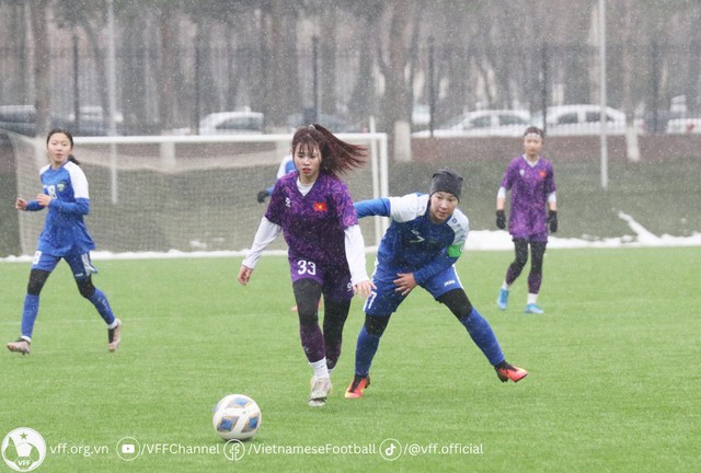ĐT U20 nữ Việt Nam cầm hoà chủ nhà Uzbekistan dưới mưa tuyết - Ảnh 2.