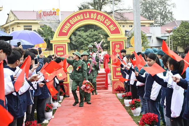 Hơn 600 tân binh ở Tuyên Quang viết đơn tình nguyện nhập ngũ - Ảnh 12.