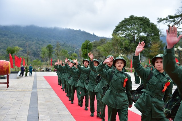 Hơn 600 tân binh ở Tuyên Quang viết đơn tình nguyện nhập ngũ - Ảnh 9.