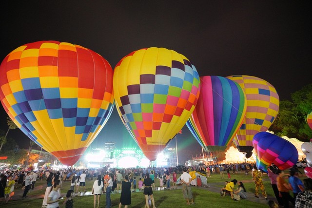 Lễ hội Khinh khí cầu quốc tế - Tuyên Quang lần thứ III năm 2024 - Ảnh 1.